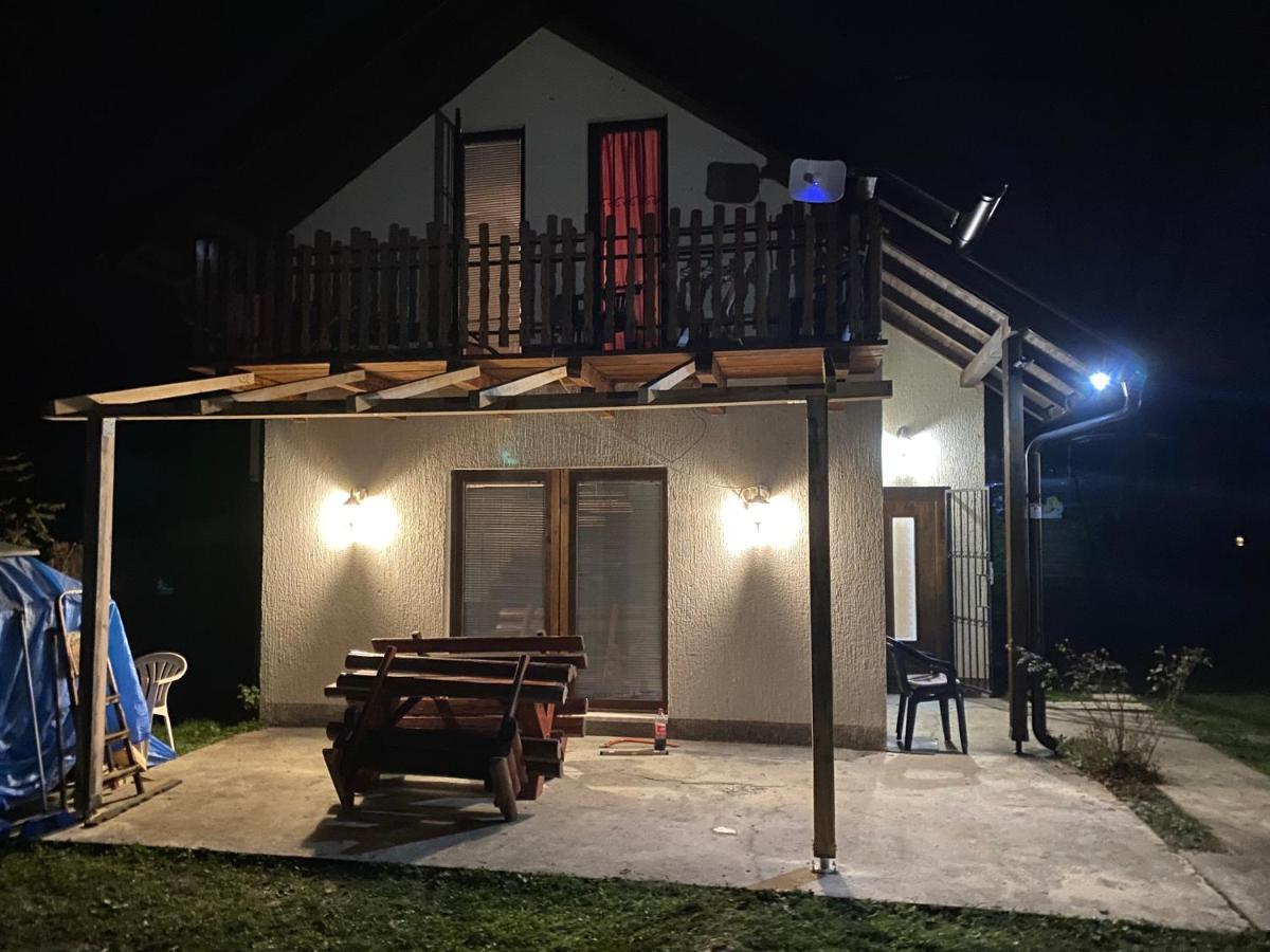 Asja Guest House Lukavac Екстериор снимка