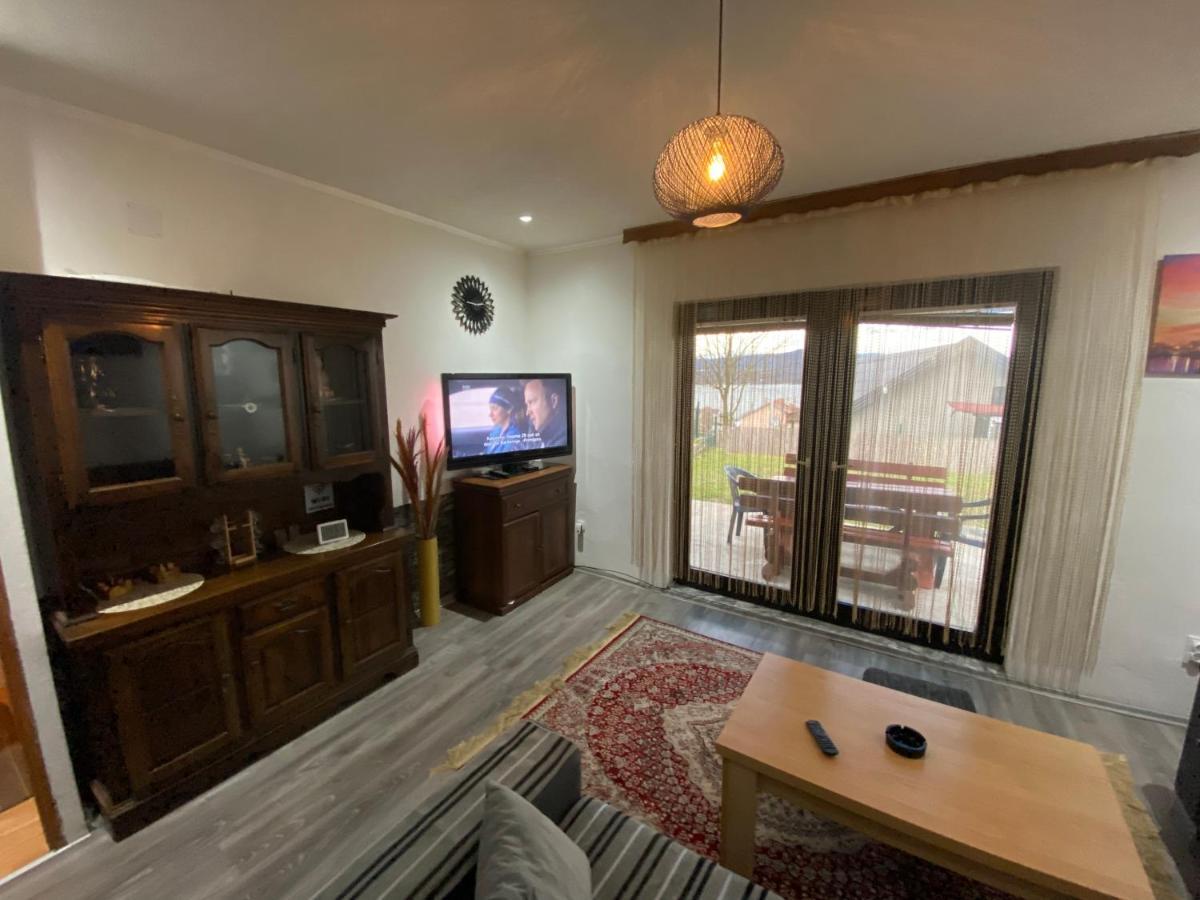 Asja Guest House Lukavac Екстериор снимка